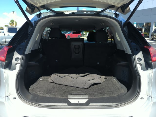 Certified 2019 Nissan Rogue SV w/ Premium Package FWD image 19