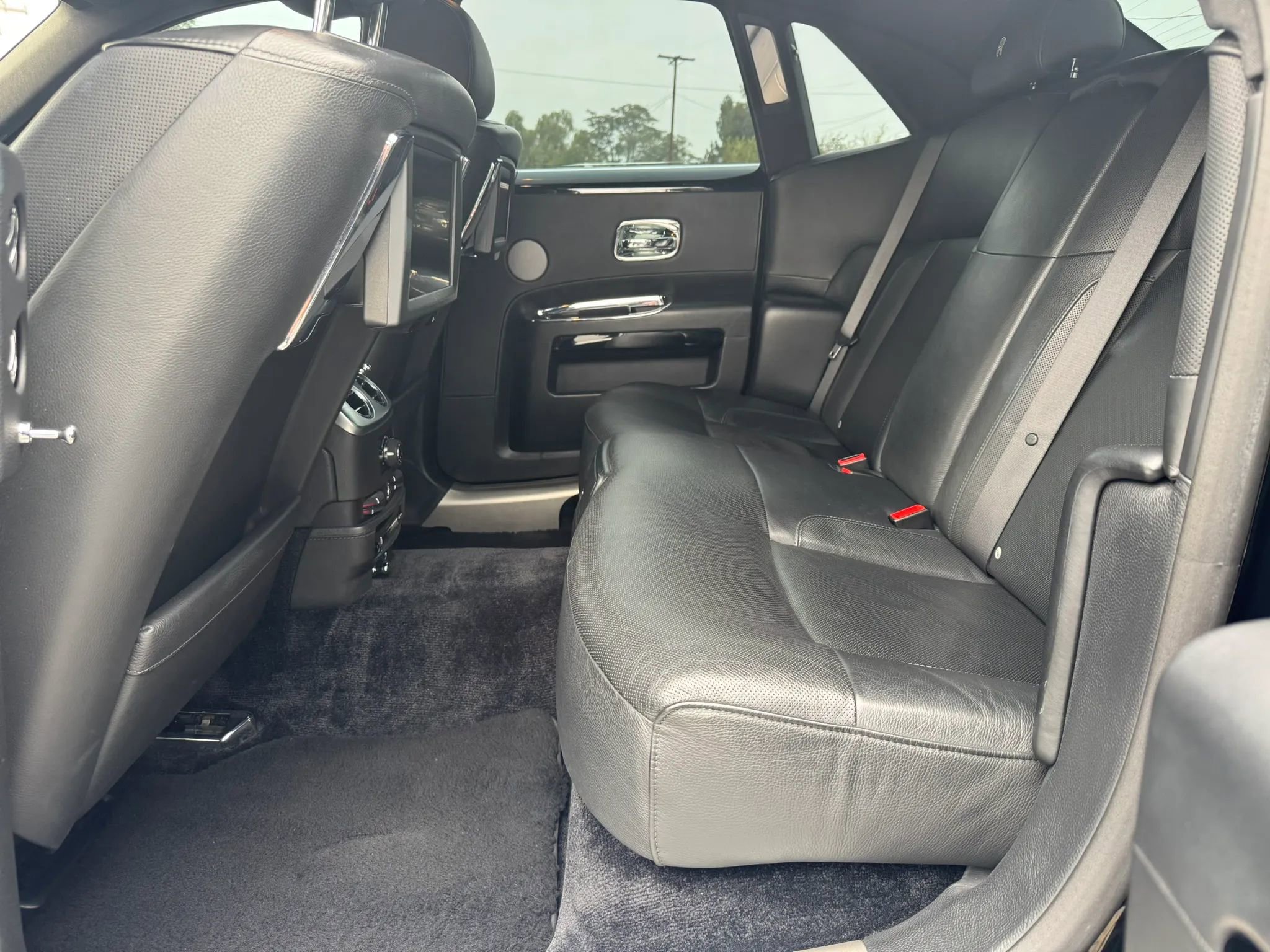 Used 2013 Rolls-Royce Ghost RWD image 18