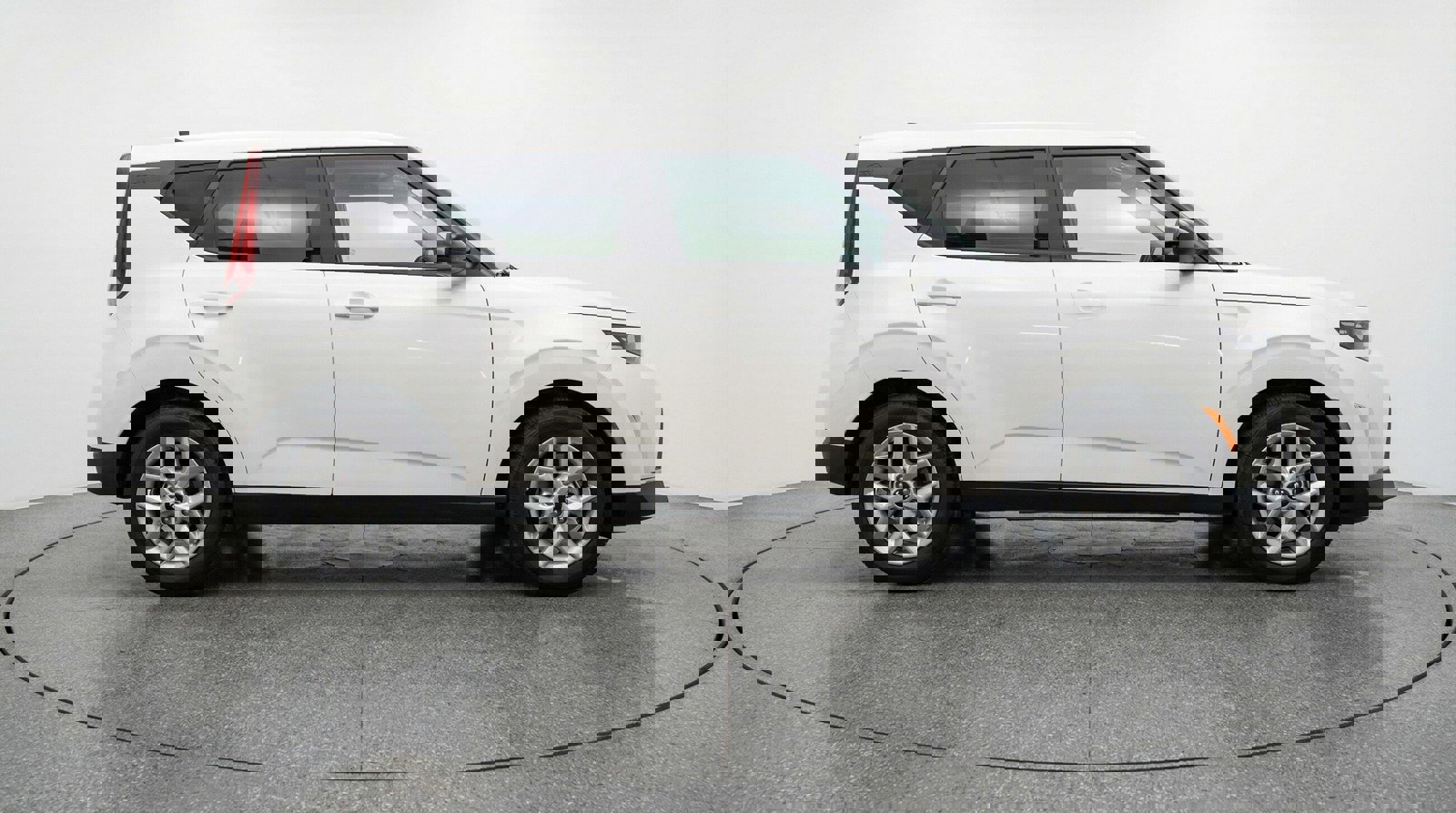 Used 2025 Kia Soul LX w/ LX Technology Package FWD image 8