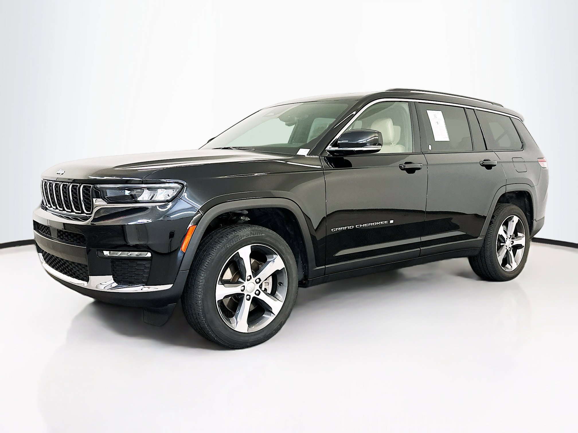 Used 2023 Jeep Grand Cherokee L Limited image 3