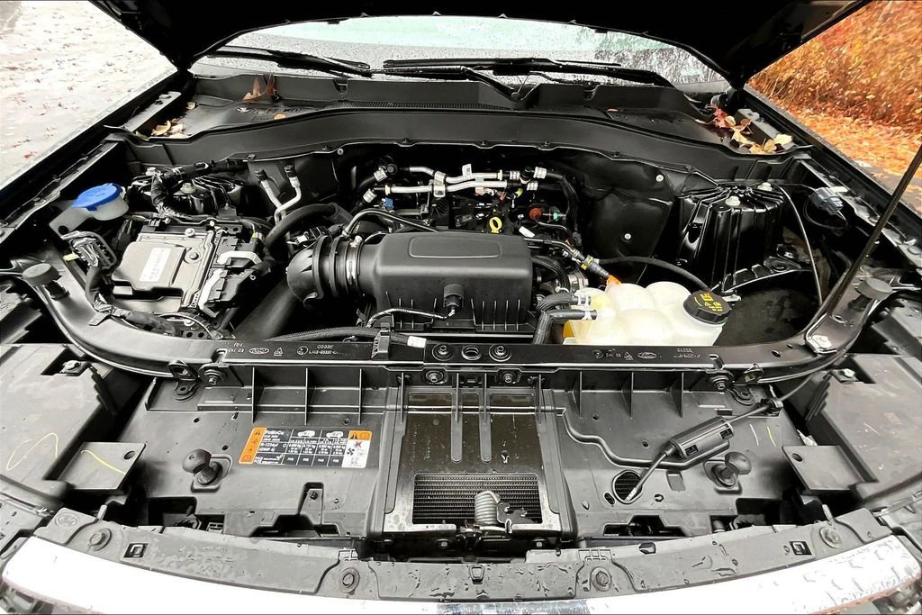 Used 2023 Ford Explorer XLT image 29