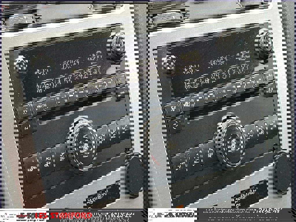 Used 2011 GMC Acadia SLE image 27