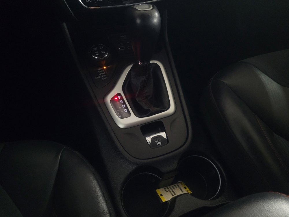 Used 2018 Jeep Cherokee Trailhawk image 26