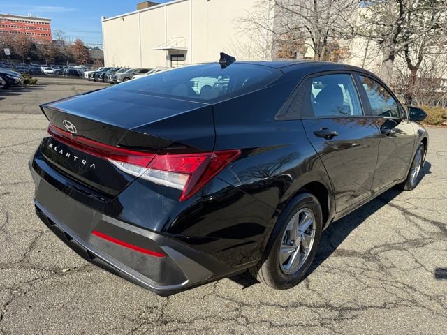Certified 2025 Hyundai Elantra SE image 19