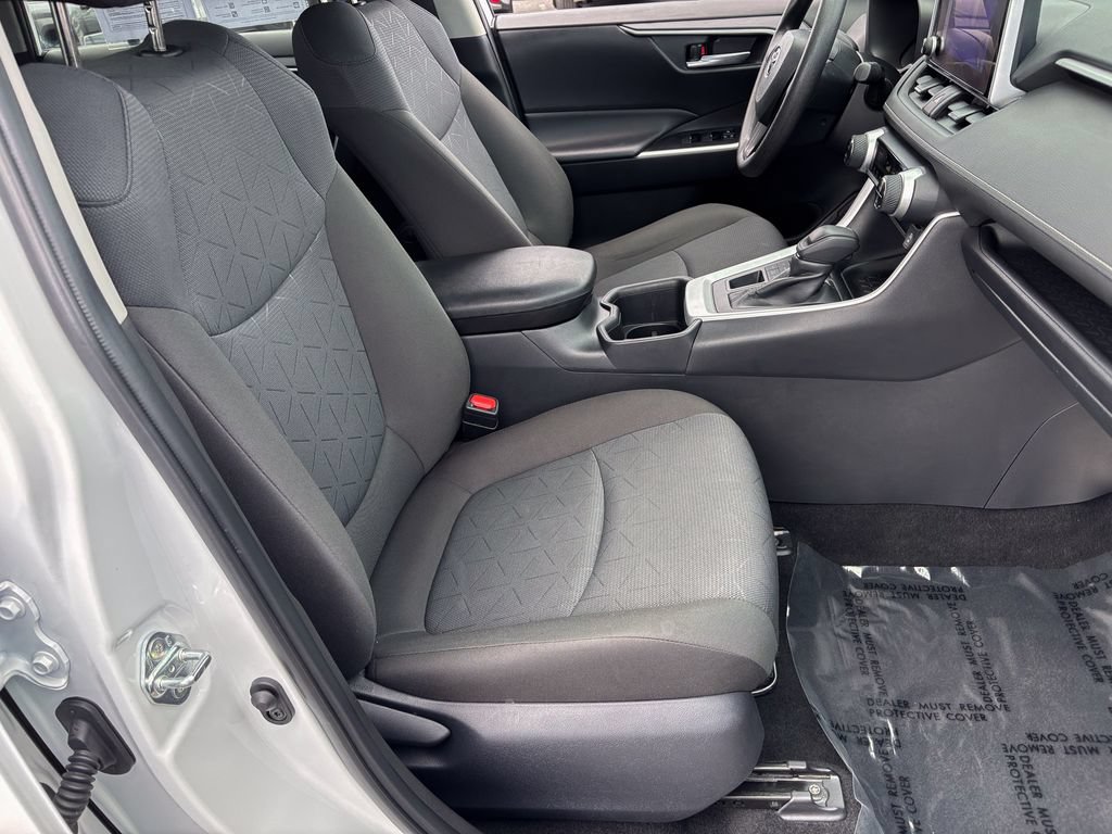 Used 2025 Toyota RAV4 XLE AWD/4WD image 35