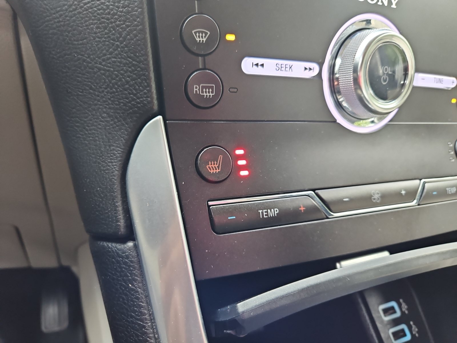 Used 2018 Ford Edge Titanium FWD image 22