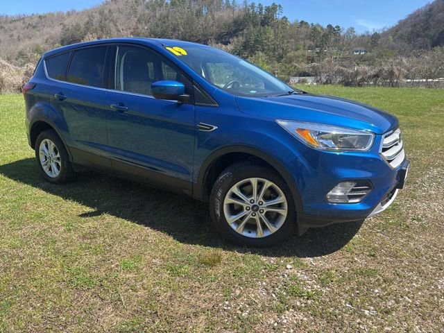 Used 2019 Ford Escape SE image 2