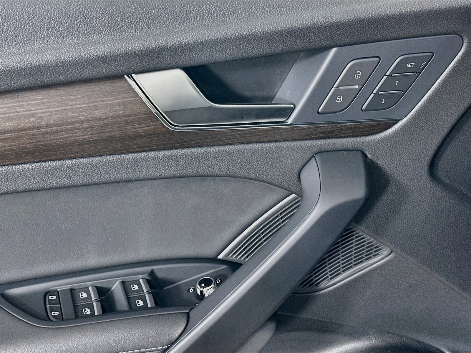 Certified 2024 Audi Q5 e Premium Plus AWD/4WD image 17
