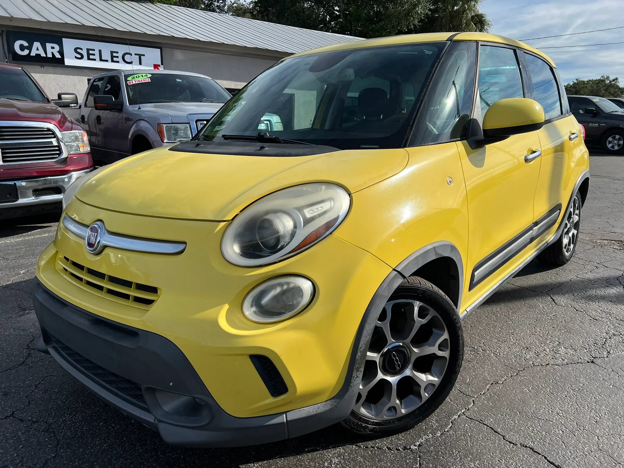 Used 2014 FIAT 500L Trekking w/ Popular Equipment Group FWD image 1