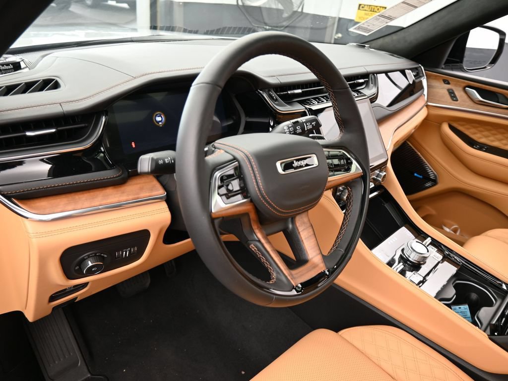 New 2025 Jeep Grand Cherokee Summit AWD/4WD image 10