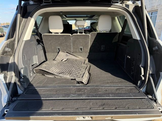 Certified 2025 Lincoln Navigator L Reserve image 9