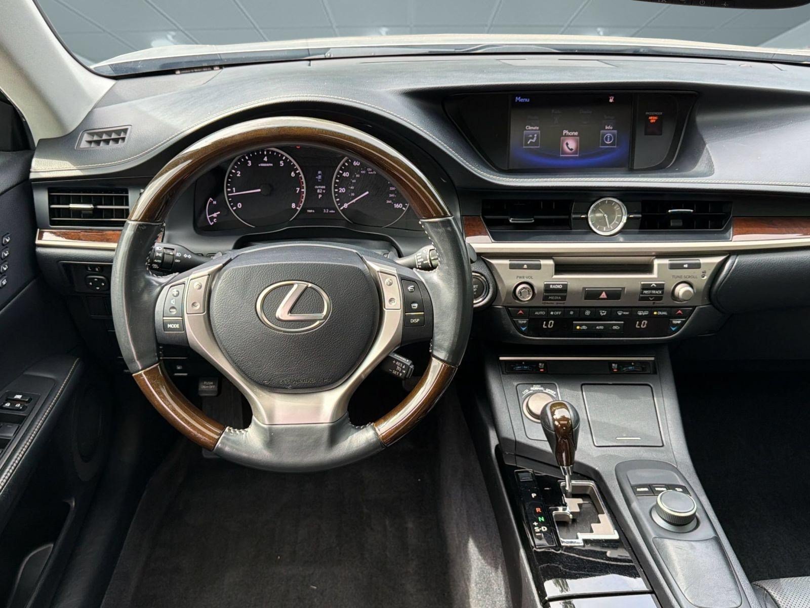 Used 2015 Lexus ES 350 w/ Premium Package FWD image 29