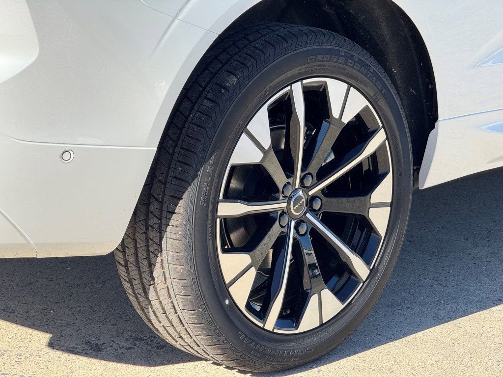 New 2026 Volvo XC60 B5 Plus w/ Protection Package Premier AWD/4WD image 9