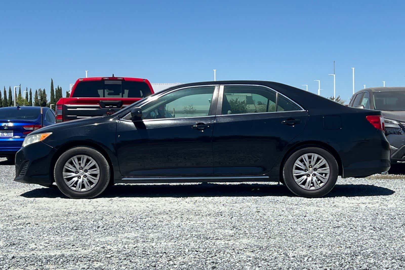 Used 2014 Toyota Camry LE FWD image 6