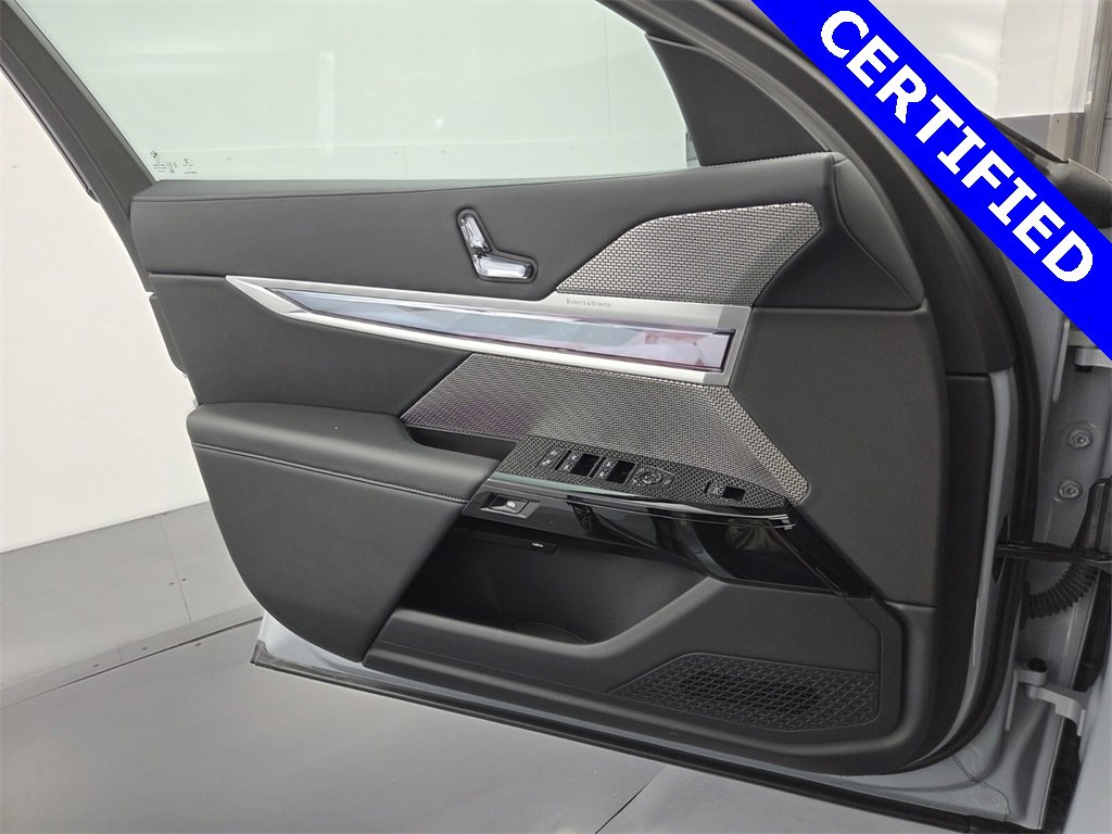 Used 2023 BMW 740i image 30