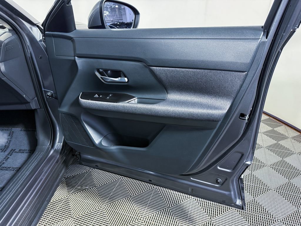 Certified 2025 Nissan Kicks SV image 38