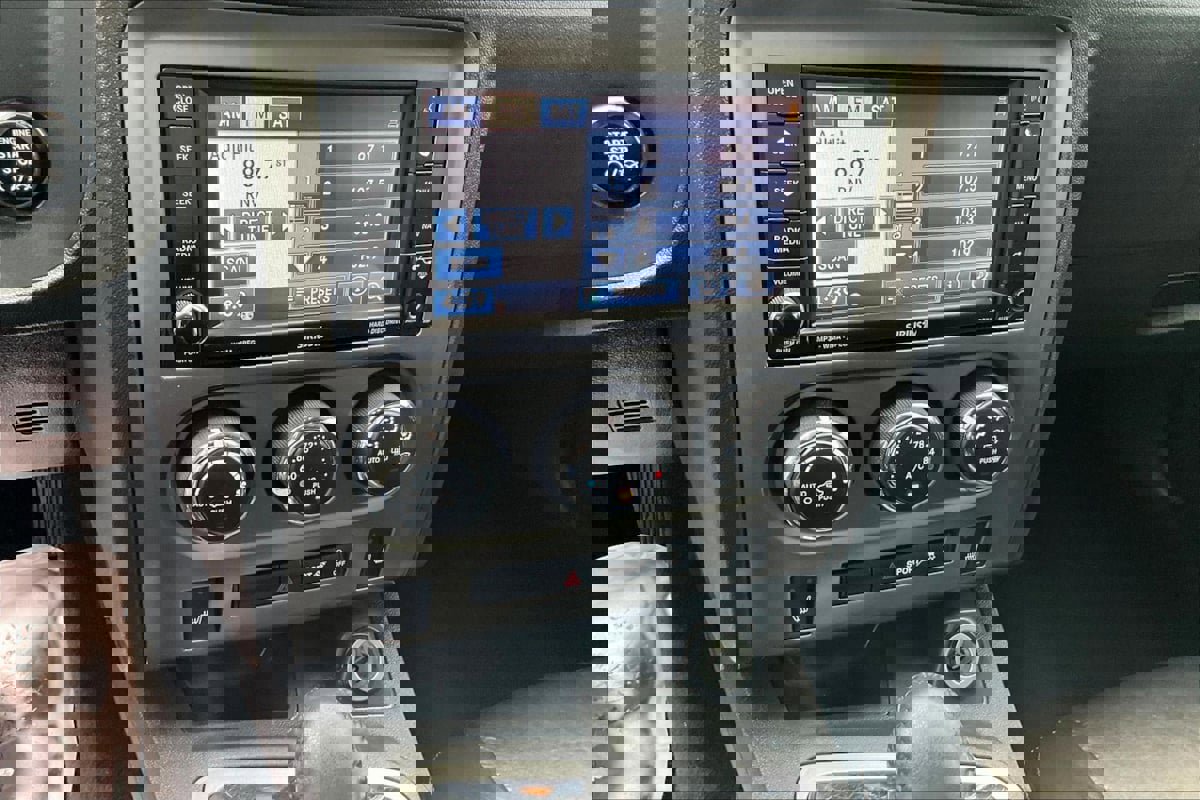 Used 2014 Dodge Challenger SXT RWD image 15