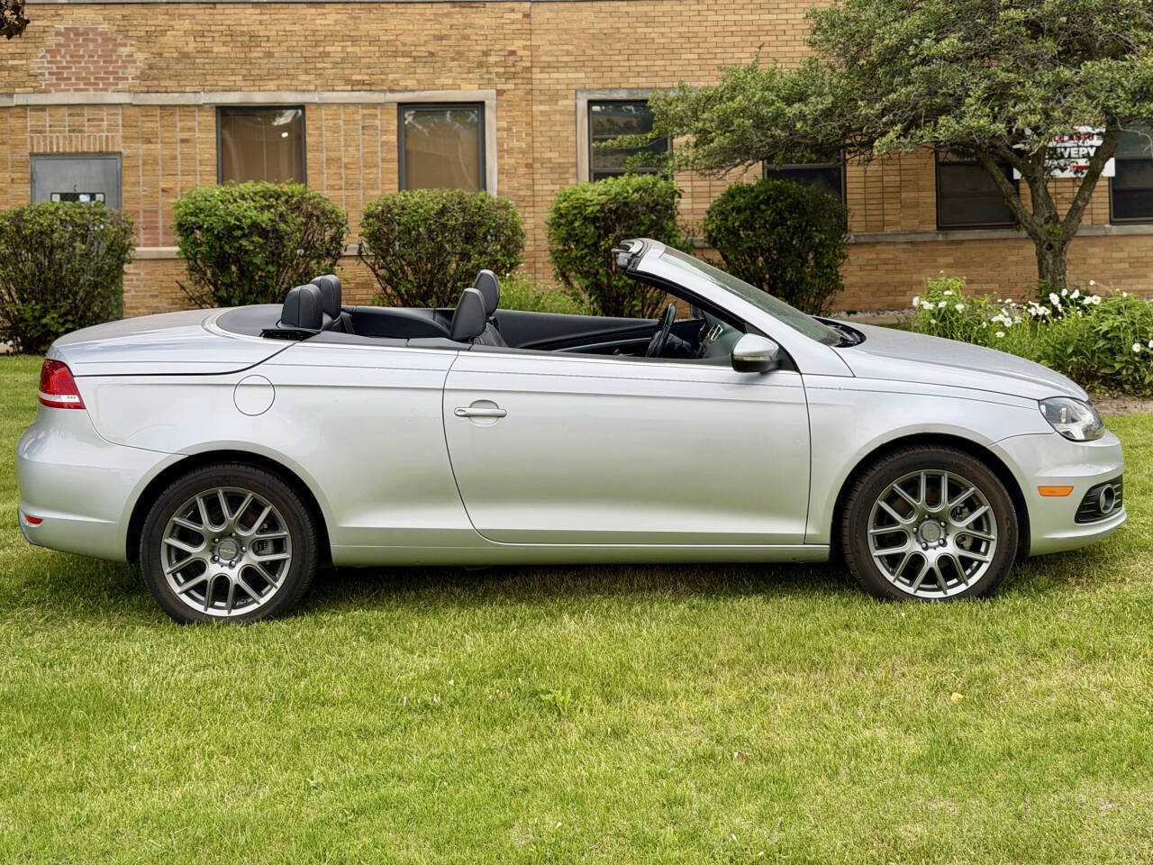 Used 2012 Volkswagen Eos Komfort FWD image 4
