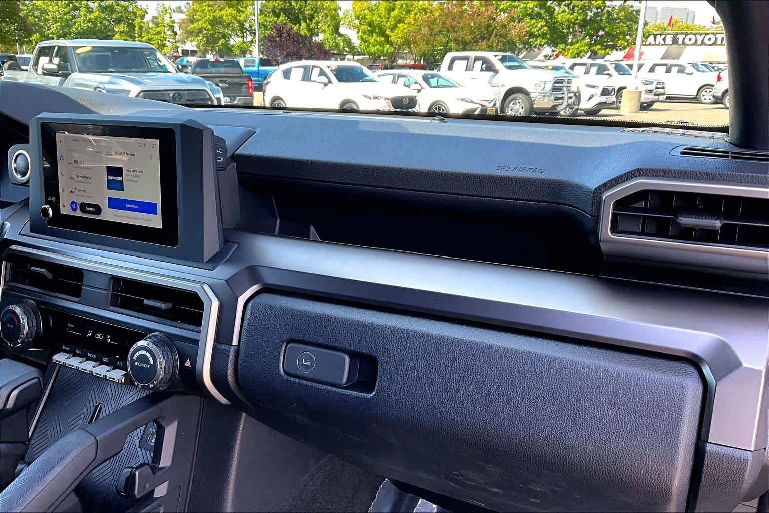 Used 2025 Toyota 4Runner SR5 AWD/4WD image 18