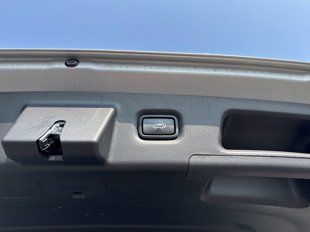 Used 2023 Hyundai Santa Fe Limited image 19