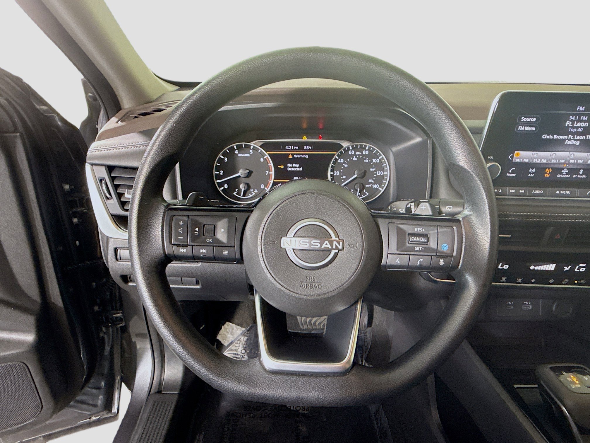 Used 2023 Nissan Rogue SV FWD image 13