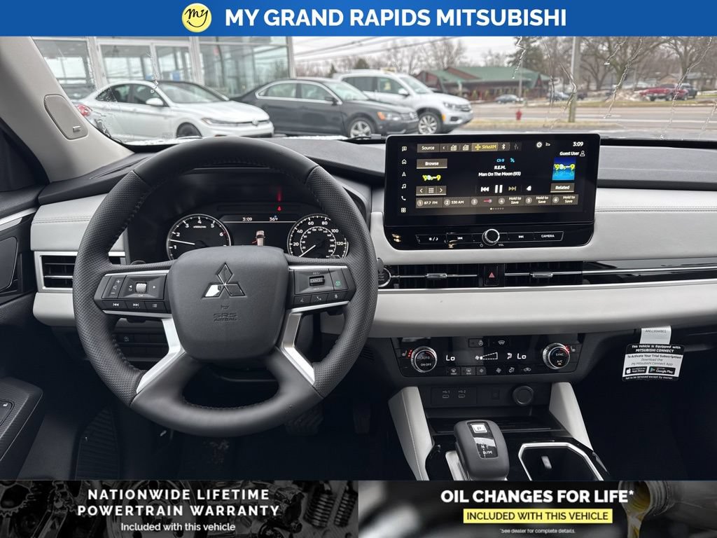 New 2026 Mitsubishi Outlander SE AWD/4WD image 11