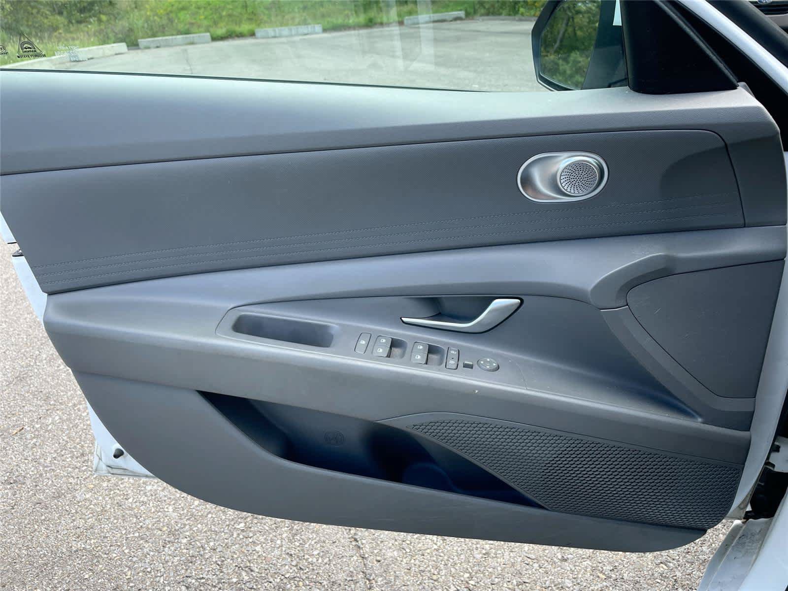 Used 2022 Hyundai Elantra SEL FWD image 19
