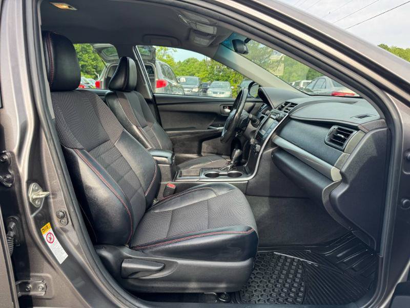 Used 2017 Toyota Camry SE FWD image 14