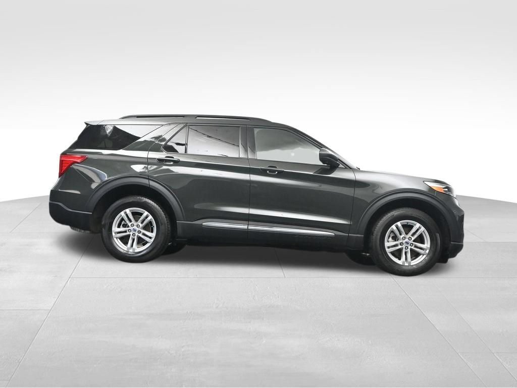 Used 2024 Ford Explorer XLT w/ Equipment Group 202A AWD/4WD image 27