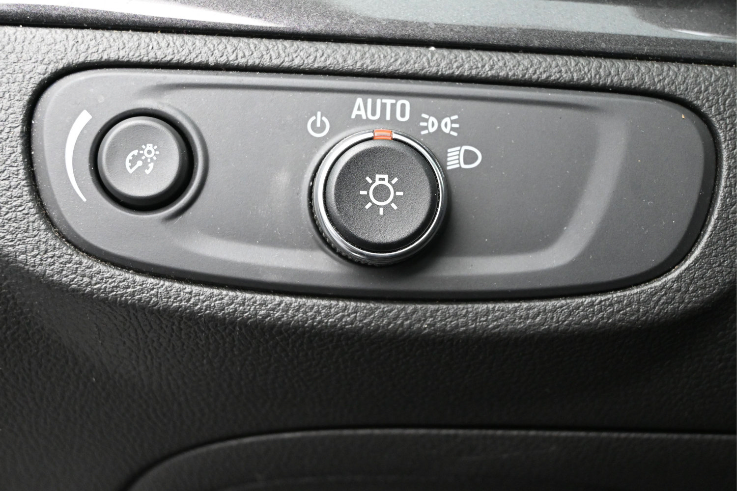 Used 2022 Buick Encore Preferred w/ Safety Package AWD/4WD image 19