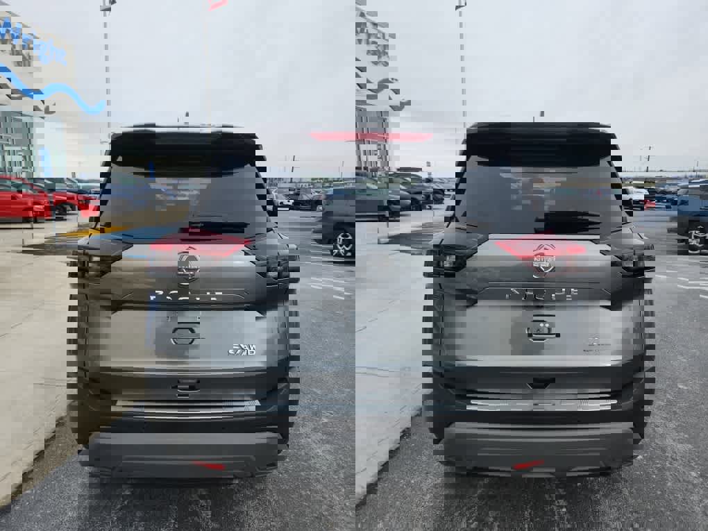 Used 2023 Nissan Rogue SV w/ SV Premium Package image 3