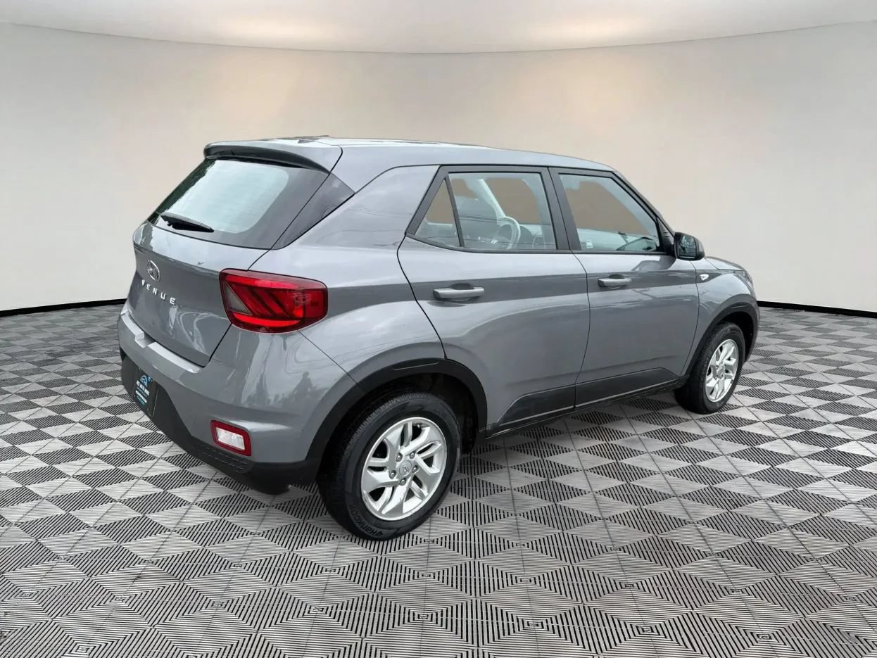 Used 2021 Hyundai Venue SE FWD image 7