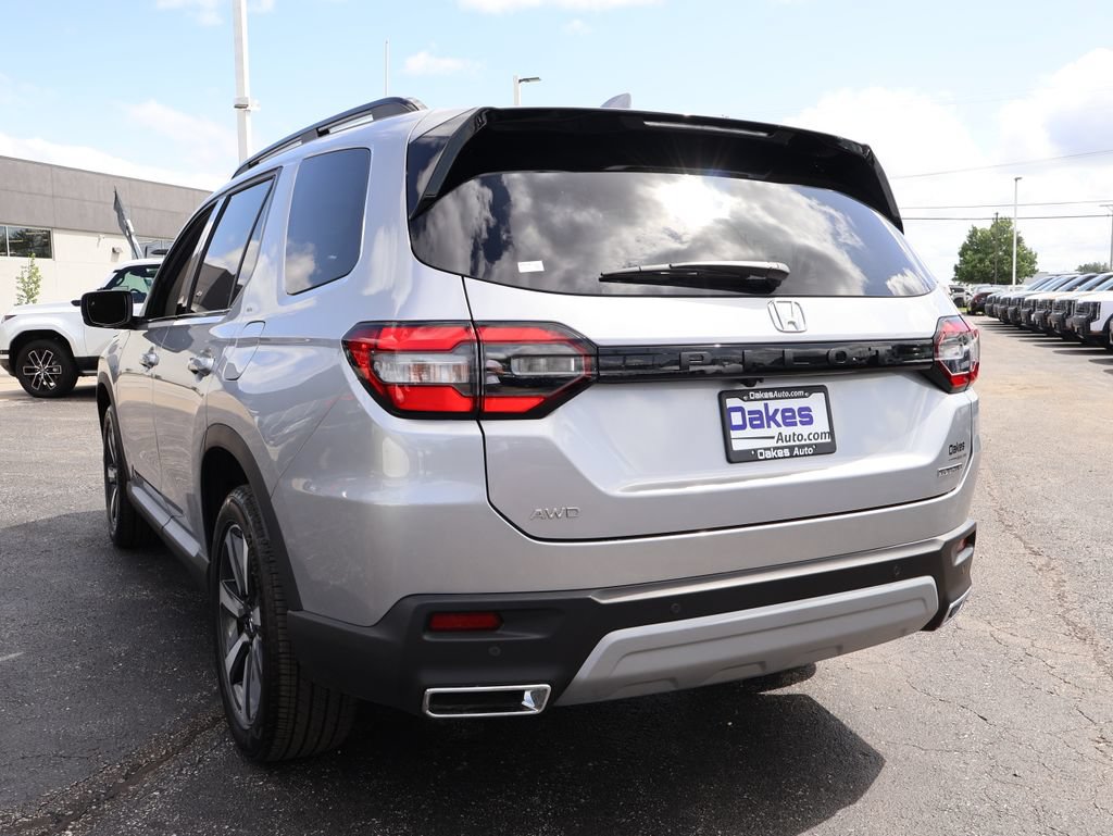 Used 2025 Honda Pilot Touring image 6