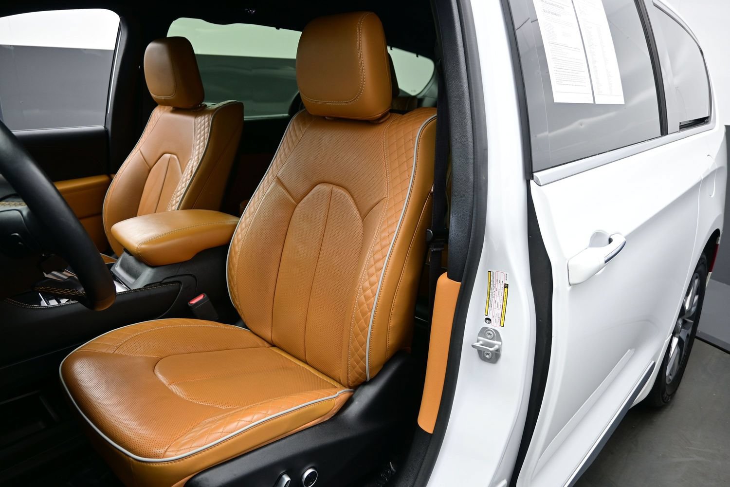 Used 2022 Chrysler Pacifica Pinnacle FWD image 11