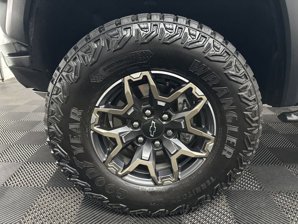 Used 2024 Chevrolet Colorado ZR2 w/ ZR2 Convenience Package III AWD/4WD image 36
