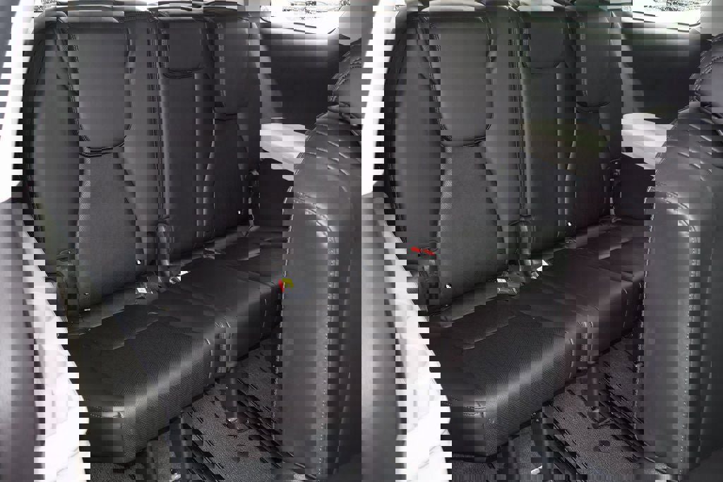 Used 2023 Kia Carnival LX image 17