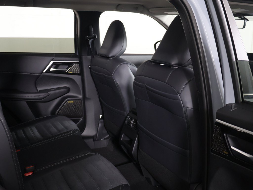 New 2026 Mitsubishi Outlander SE FWD image 32