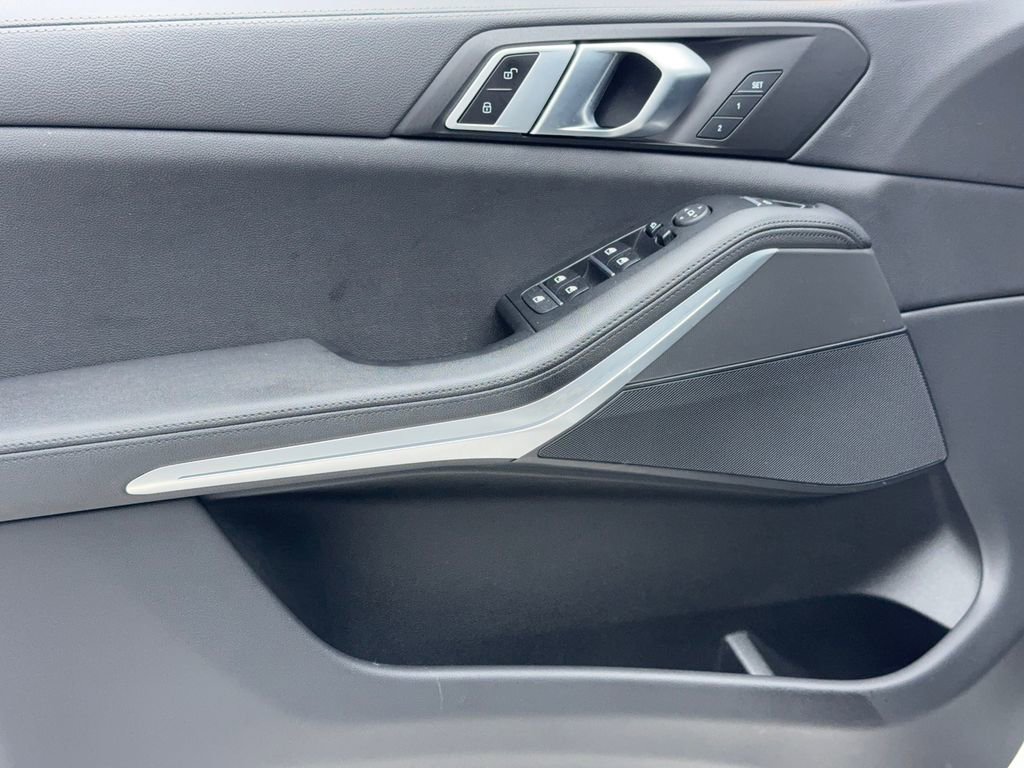 Used 2022 BMW X5 xDrive40i w/ Parking Assistance Package image 39