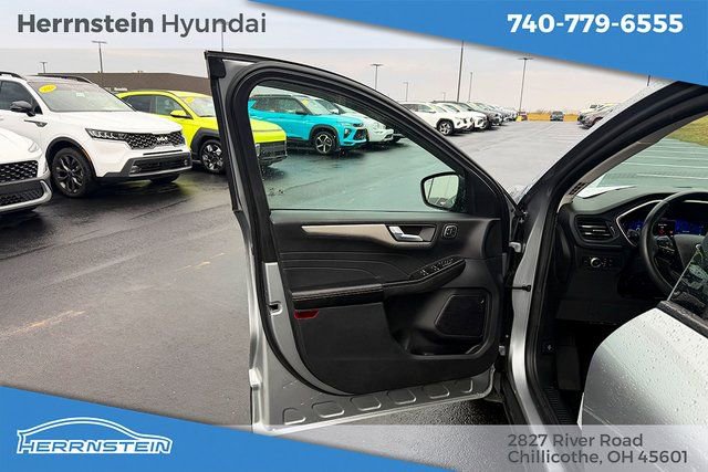 Used 2022 Ford Escape SEL w/ Technology Package image 13