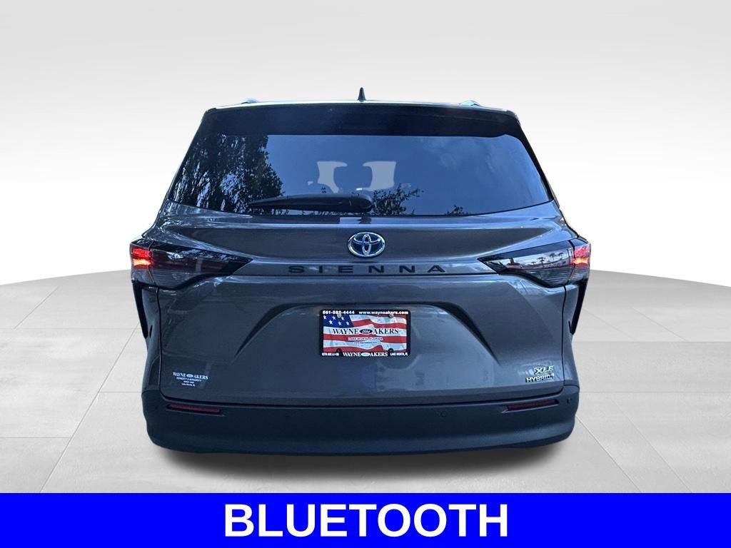 Used 2024 Toyota Sienna XLE image 5