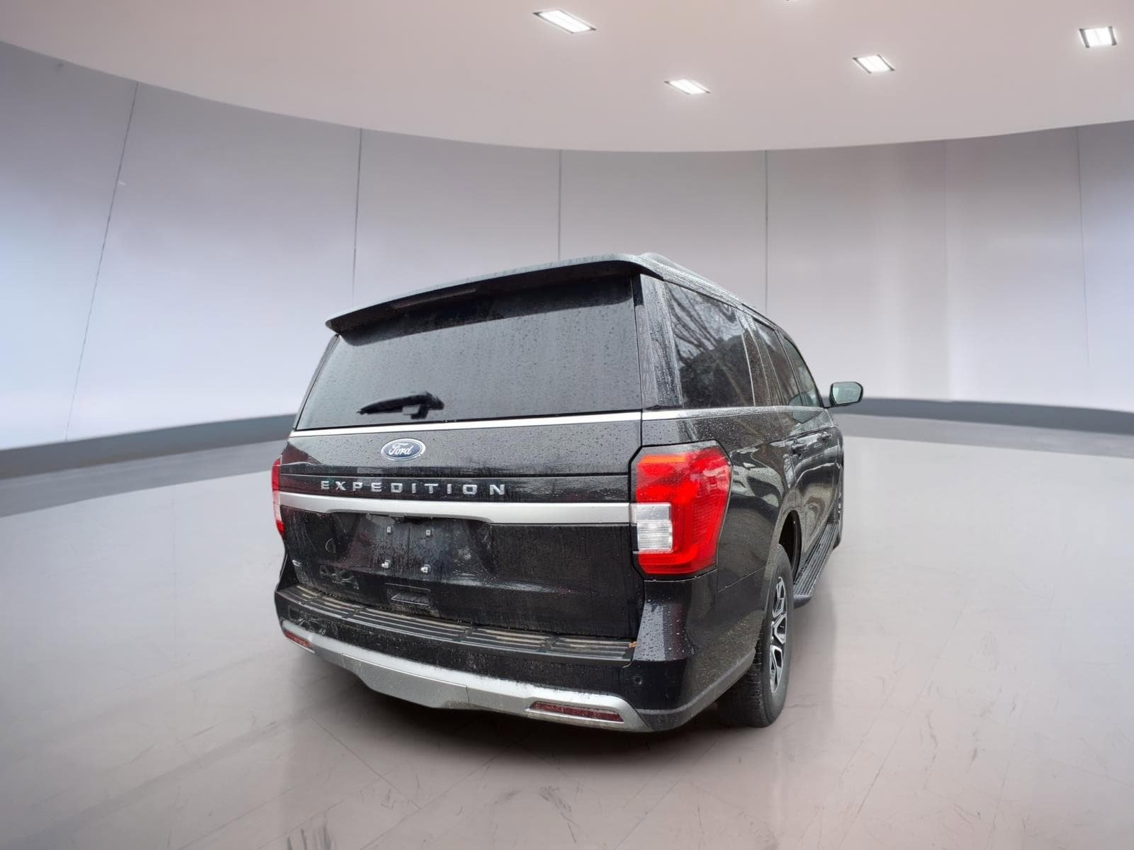 Used 2024 Ford Expedition XLT image 4