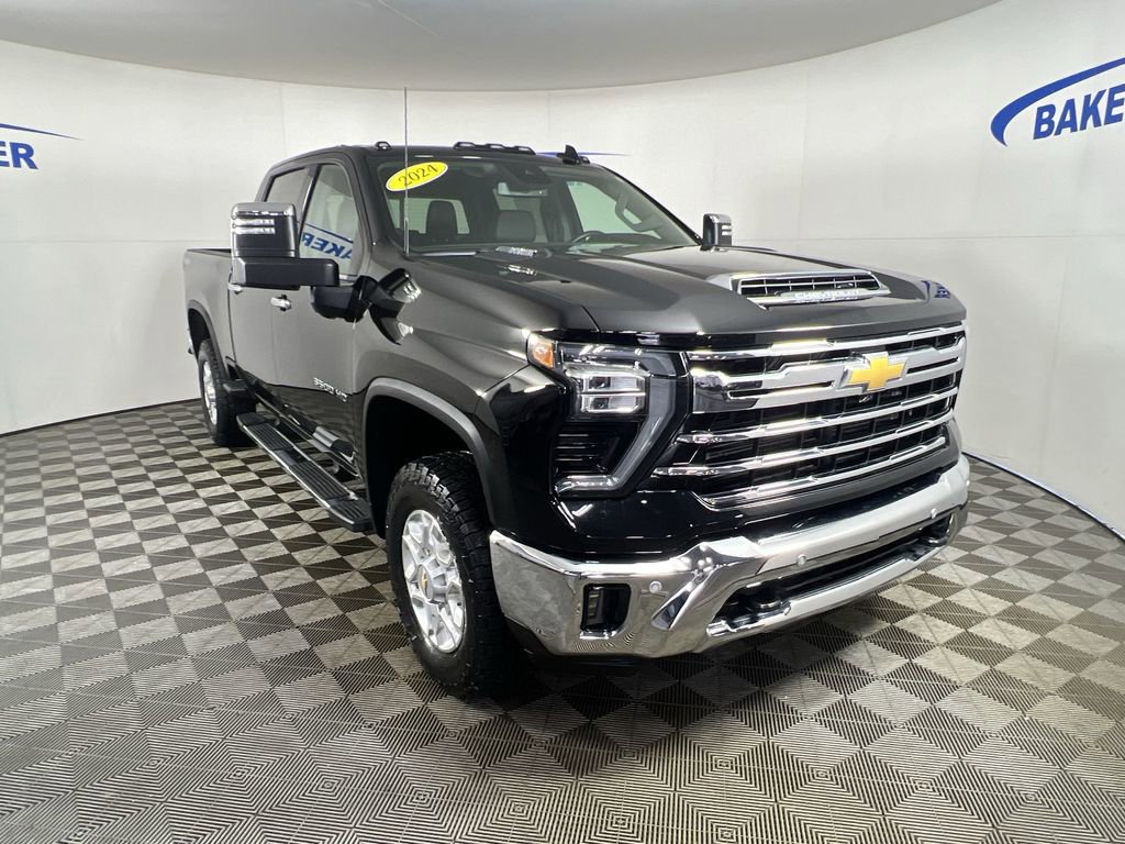 Used 2024 Chevrolet Silverado 3500 LTZ w/ LTZ Plus Package image 2