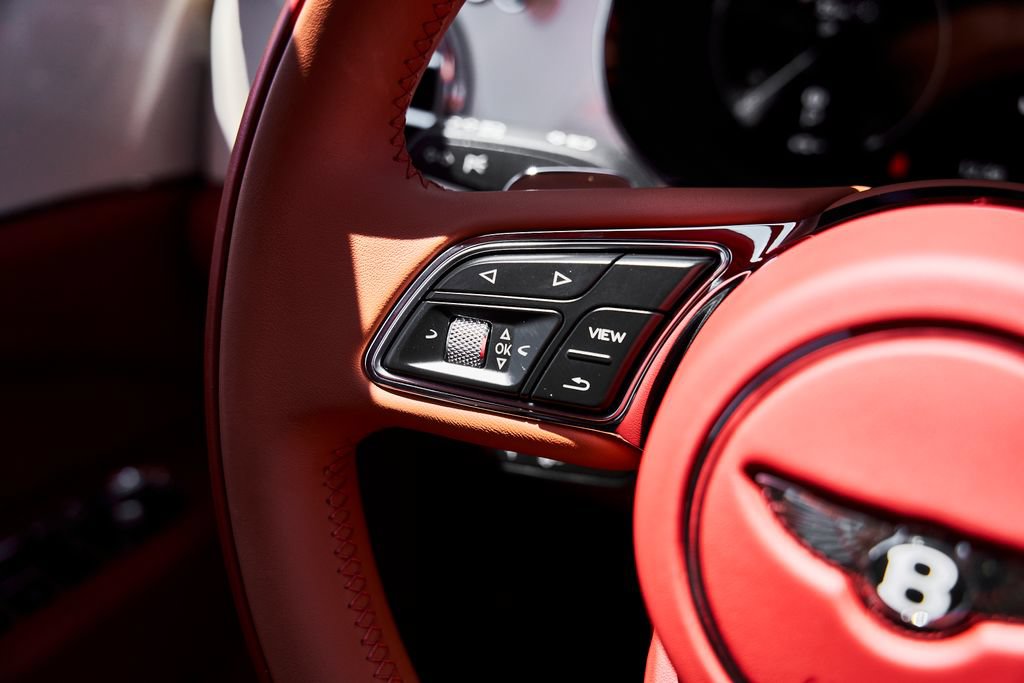 Used 2023 Bentley Bentayga AWD/4WD image 59