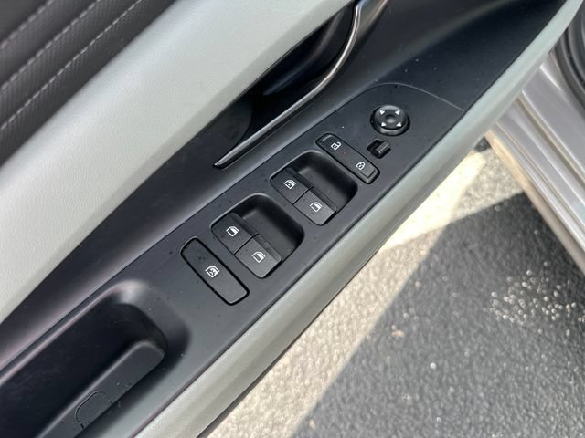 Used 2024 Hyundai Elantra Limited FWD image 11