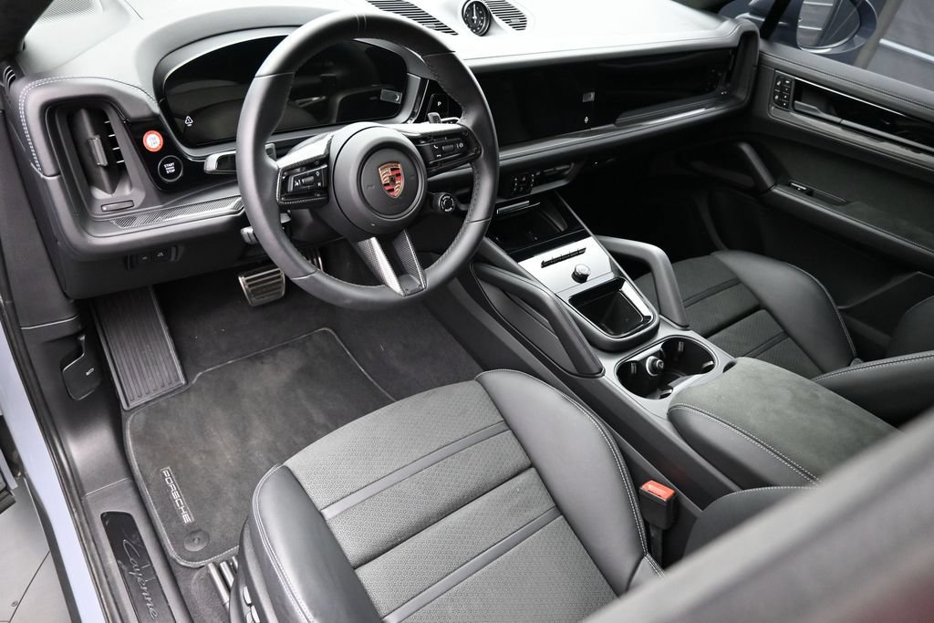 Certified 2025 Porsche Cayenne GTS AWD/4WD image 6