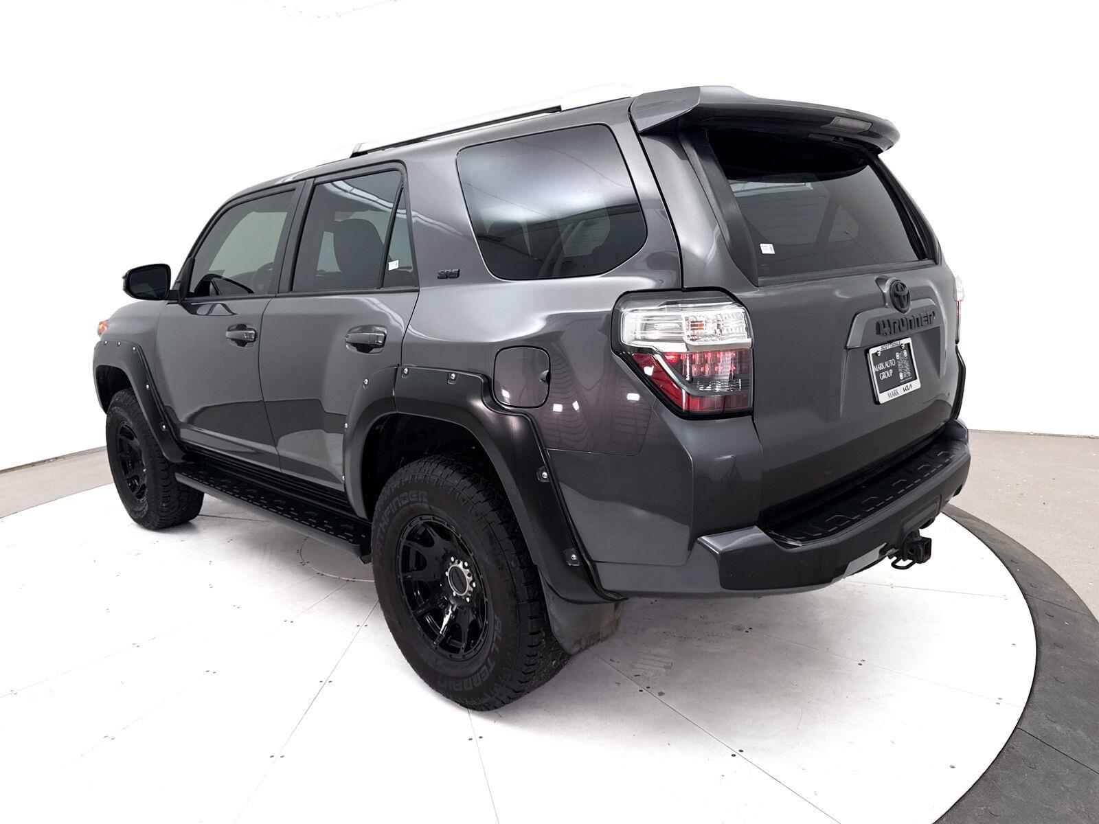 Used 2018 Toyota 4Runner SR5 AWD/4WD image 11