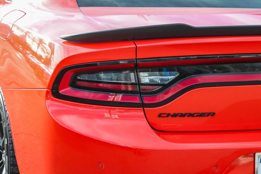 Used 2018 Dodge Charger SXT w/ Blacktop Package image 9