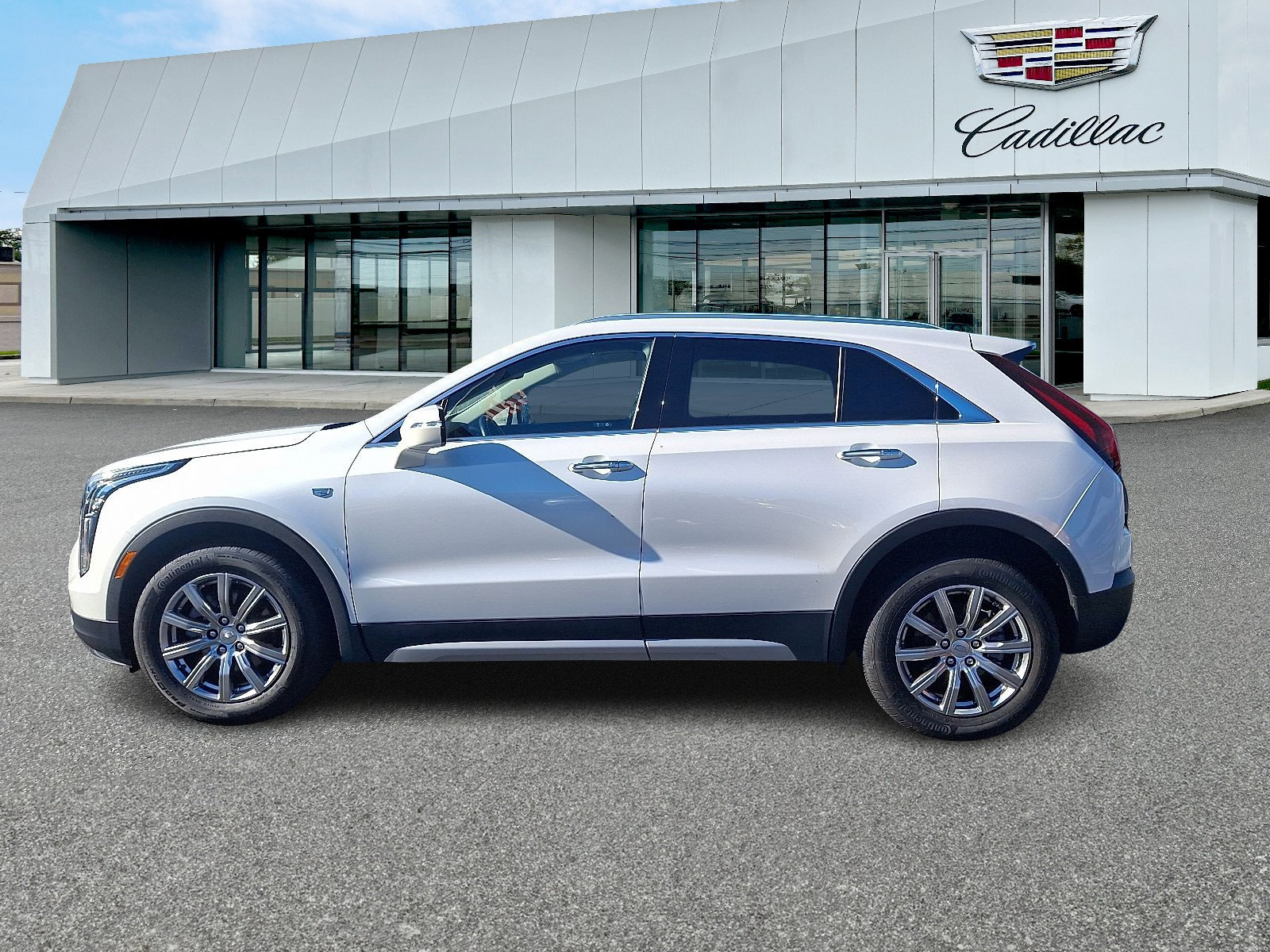 Certified 2021 Cadillac XT4 Premium Luxury w/ Cold Weather Package image 2