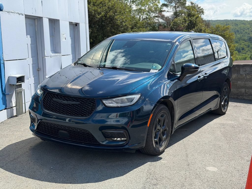 Used 2023 Chrysler Pacifica Touring-L w/ S Appearance Package