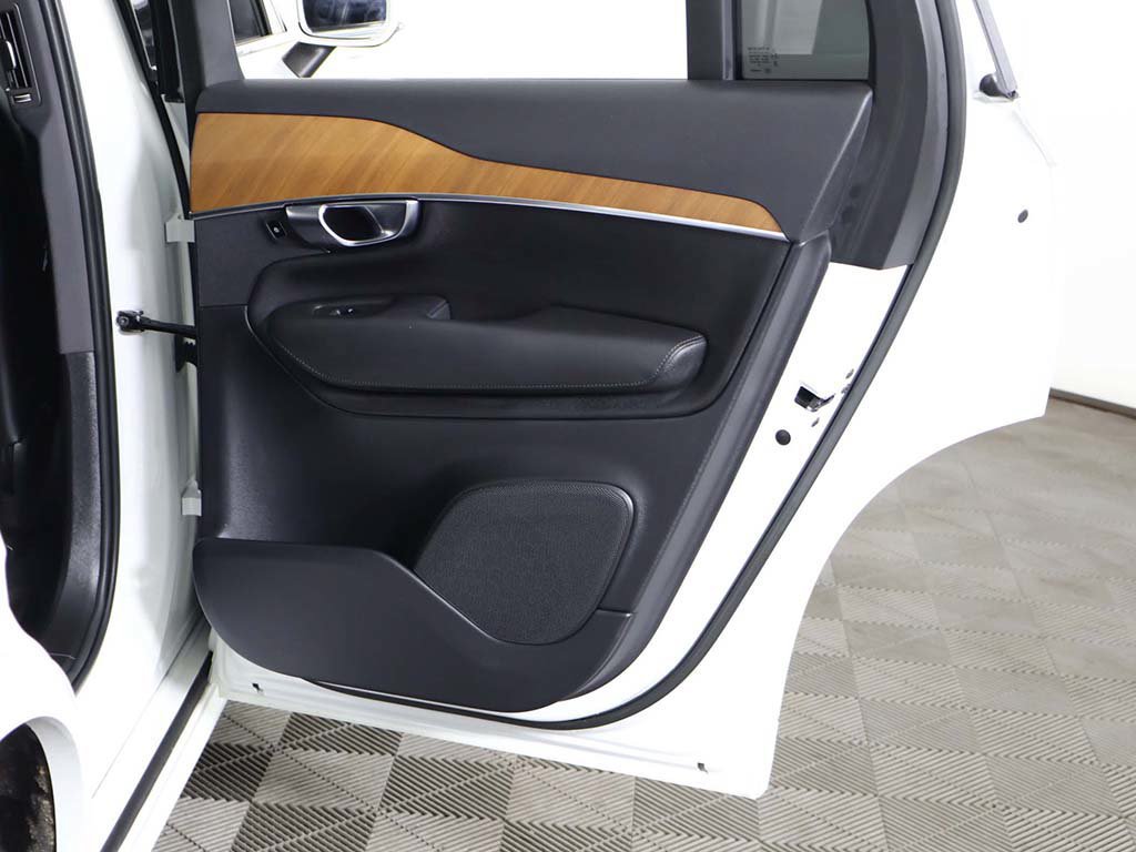 Used 2022 Volvo XC90 T6 Momentum w/ Climate Package AWD/4WD image 32